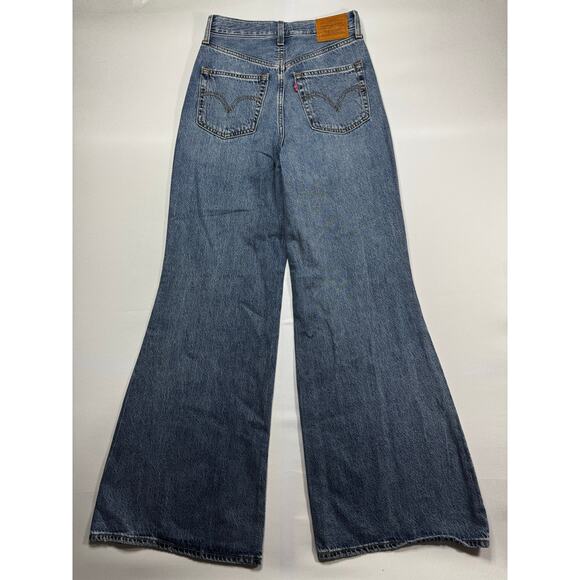 Levi's Women's High Loose Flare Leg Blue Denim Jeans -Size 26x32 (26x31.5) - Picture 2 of 6